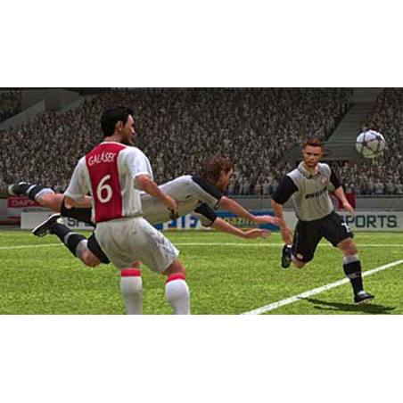 اسکرین شات و تصویر گیم‌پلی بازی FIFA Soccer 2005 مخصوص پلی استیشن وان (PS1) تصویر شماره 1